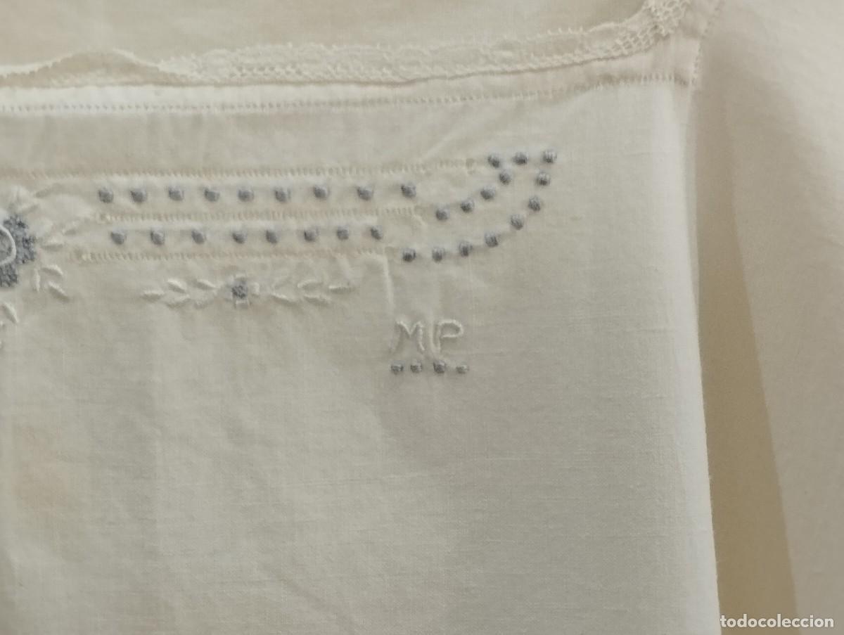 Antig&uuml;edades: CAMIS&Oacute;N DE ALGOD&Oacute;N CON ENCAJE Y BORDADO - Foto 5