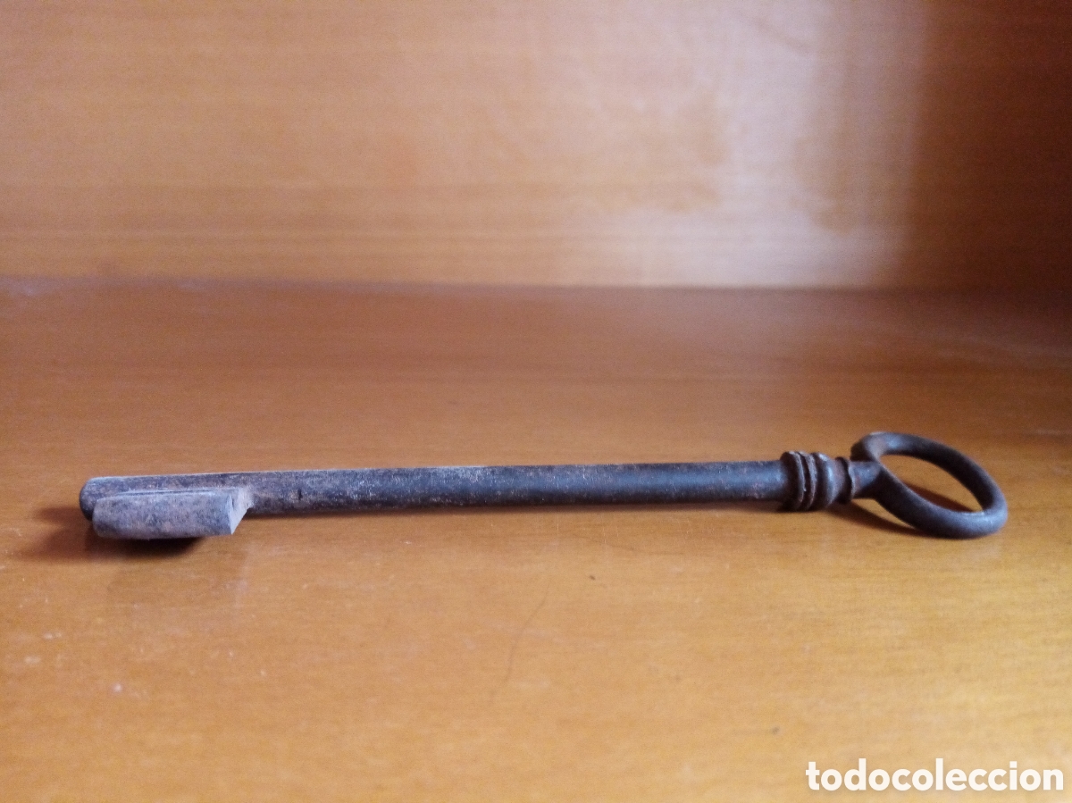 Antig&uuml;edades: Antigua llave de forja. 13.5cm - Foto 2