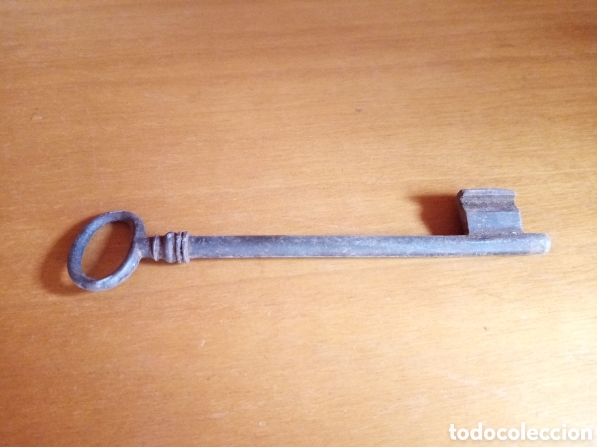 Antig&uuml;edades: Antigua llave de forja. 13.5cm - Foto 1