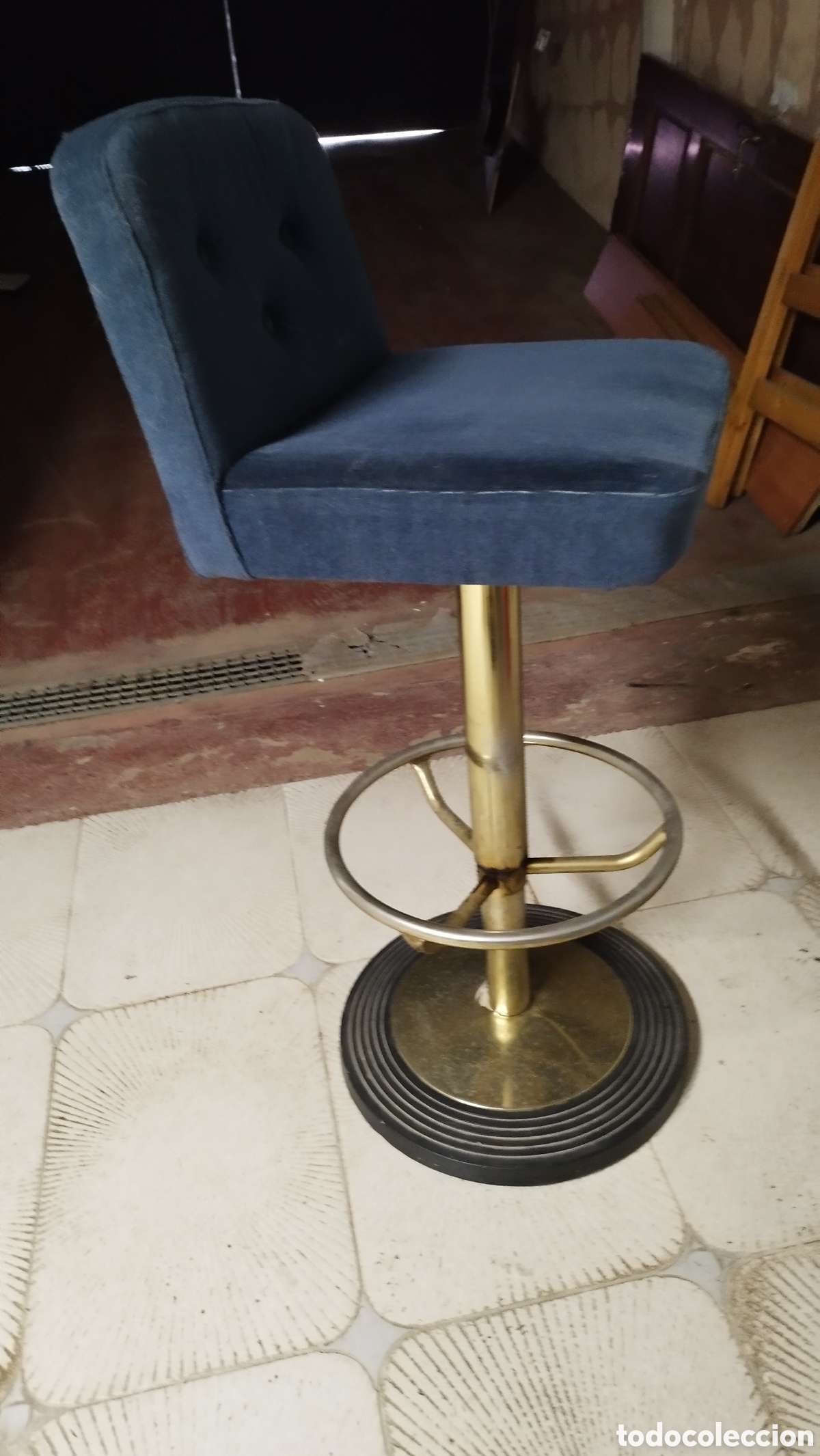 Antig&uuml;edades: Taburetes de bar en metal y terciopelo - Foto 2