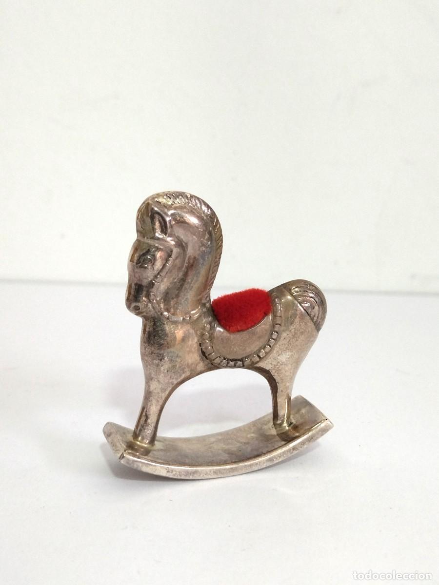 Antig&uuml;edades: Alfiletero Antiguo de plata Caballito. - Foto 2