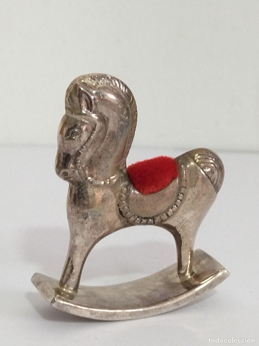 Antig&uuml;edades: Alfiletero Antiguo de plata Caballito. - Foto 3