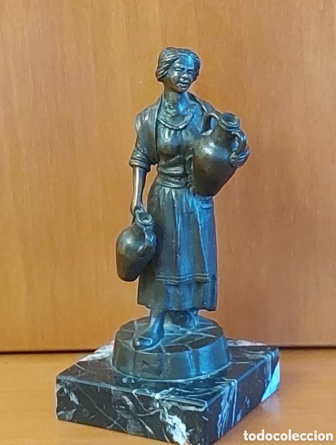 Antig&uuml;edades: Aguadora bronce vintage - Foto 1