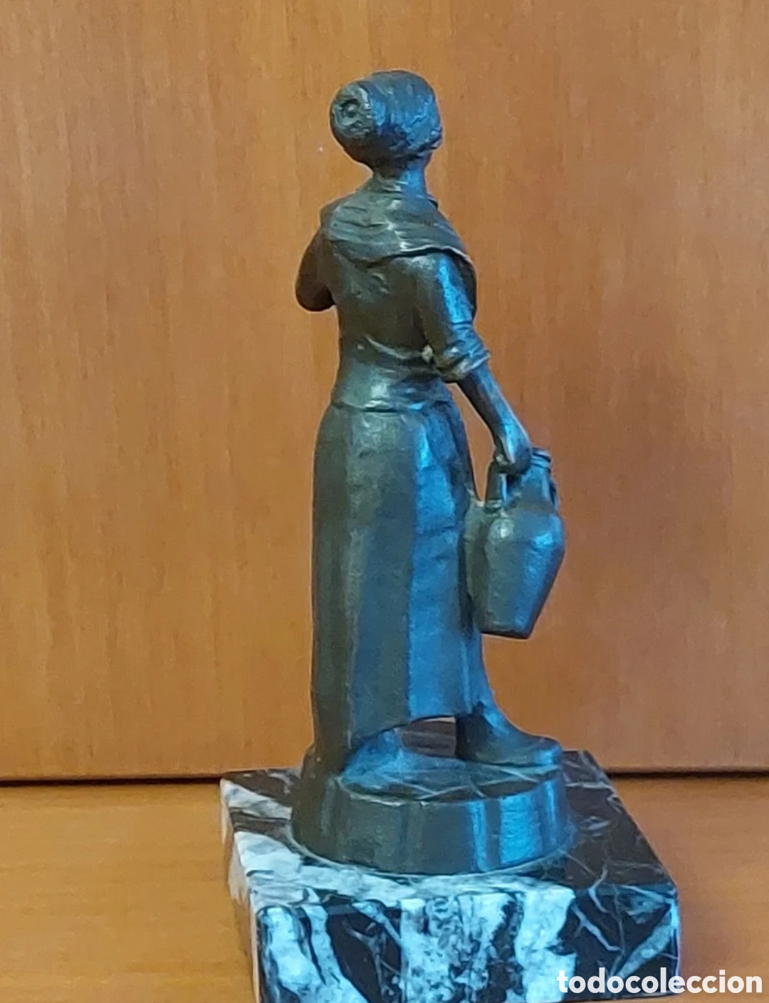 Antig&uuml;edades: Aguadora bronce vintage - Foto 3