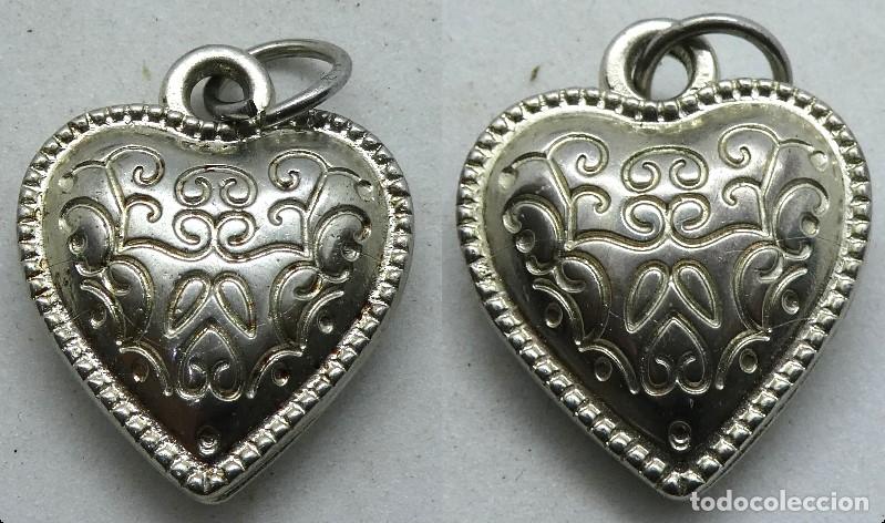 Antig&uuml;edades: Bonito colgante con coraz&oacute;n mide 2,5X2 cm - Foto 1