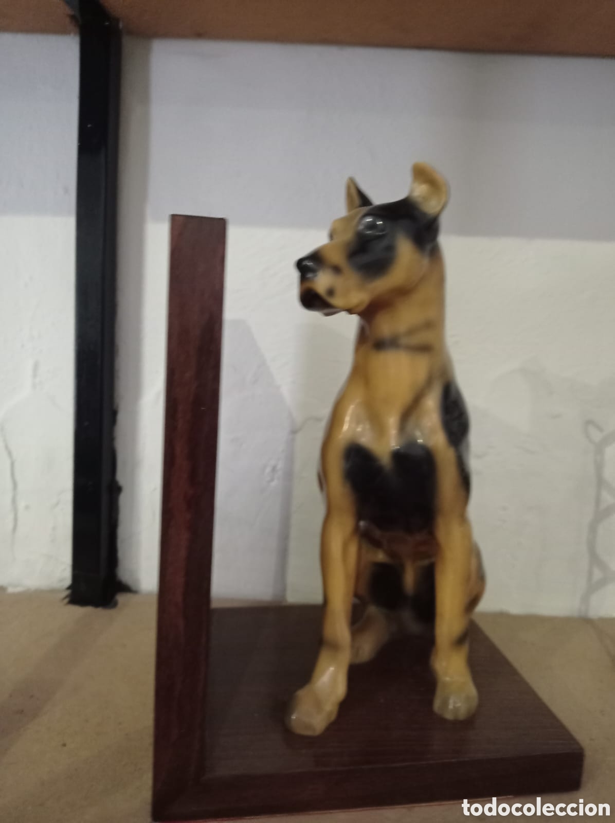 Antig&uuml;edades: Perro negro con pie de madera - Foto 1