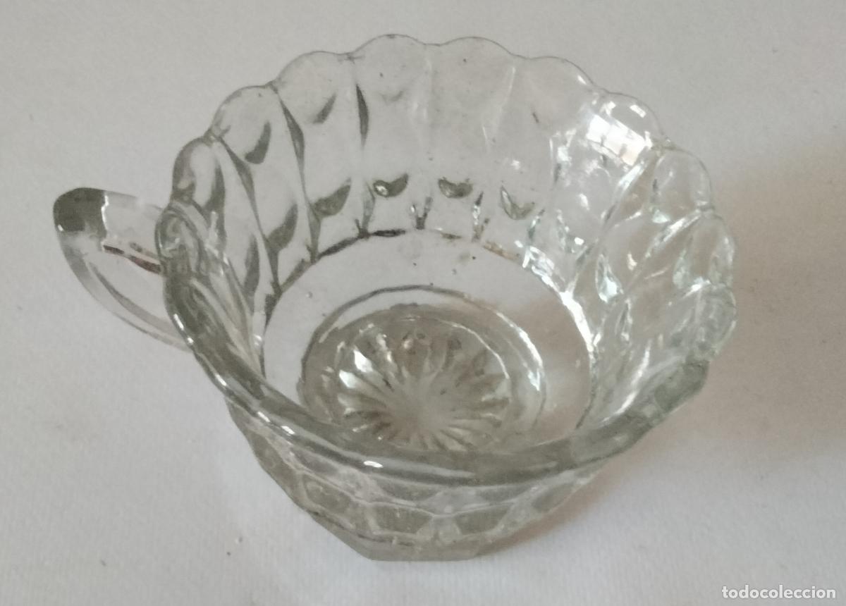 Antig&uuml;edades: Taza de cristal. Molde - Foto 1