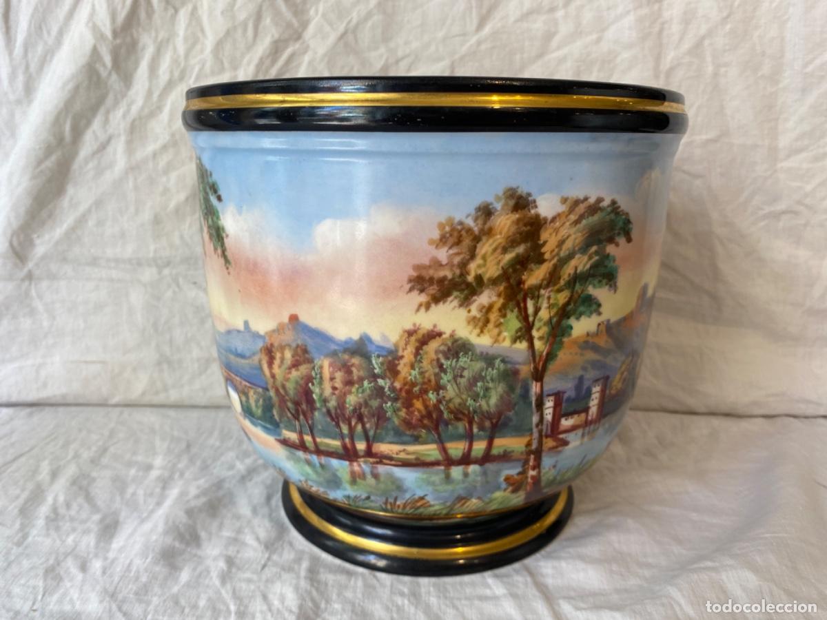 Antig&uuml;edades: ELEGANT&Iacute;SIMO MACETERO ANTIGUO DE PORCELANA DECORADA A MANO. - Foto 1