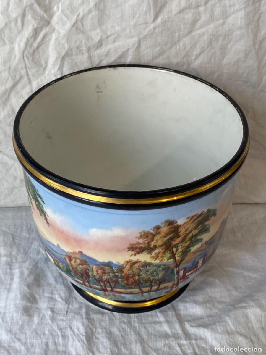Antig&uuml;edades: ELEGANT&Iacute;SIMO MACETERO ANTIGUO DE PORCELANA DECORADA A MANO. - Foto 2