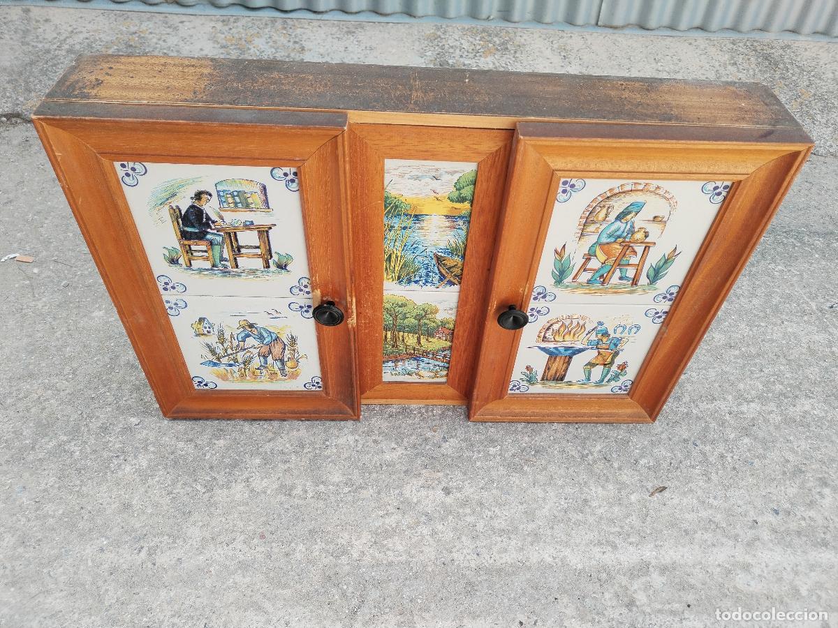Antig&uuml;edades: armario con azulejos de oficios - Foto 4