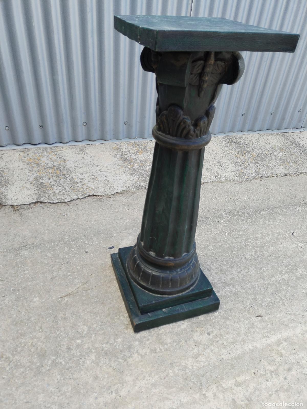 Antig&uuml;edades: columna peana mesita de madera - Foto 3