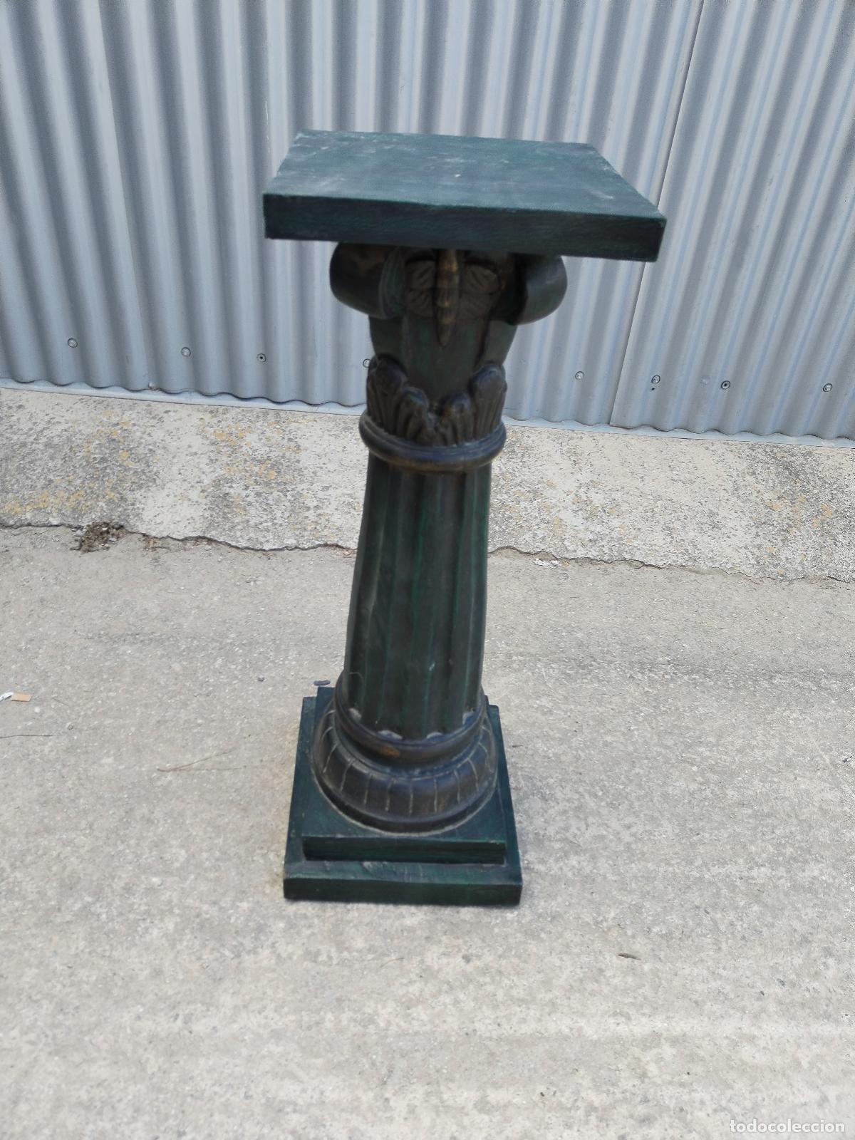 Antig&uuml;edades: columna peana mesita de madera - Foto 1