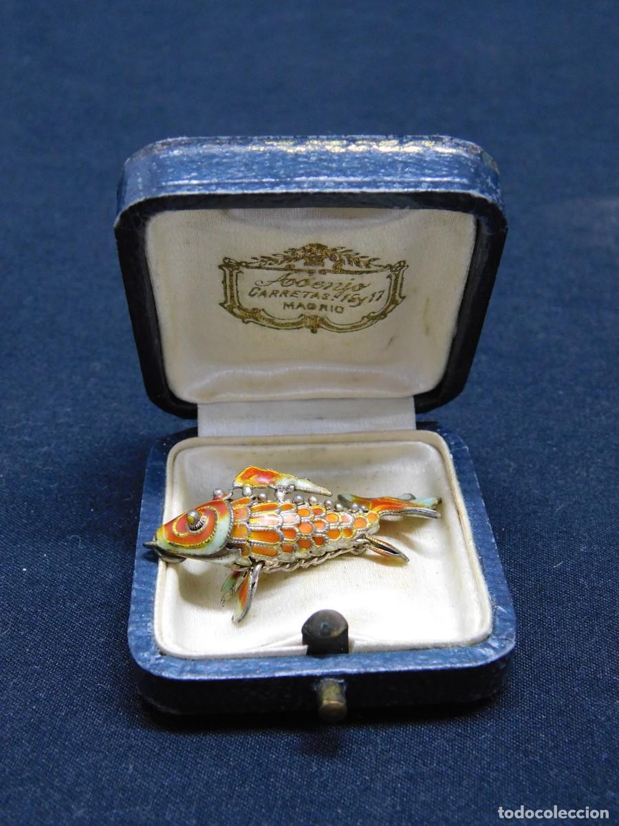 Antig&uuml;edades: COLGANTE PEZ DE PLATA ESMALTADO - Foto 1