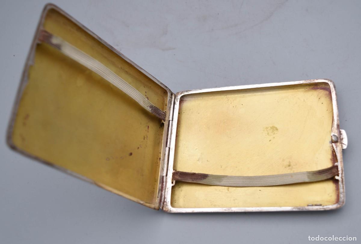 Antig&uuml;edades: Pitillera de plata antigua con interior dorado - Foto 2