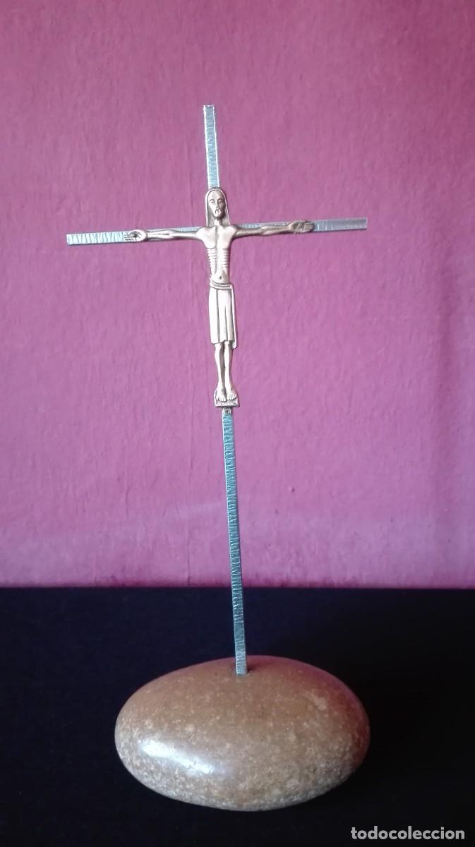 Antig&uuml;edades: CRUCIFIJO SOBRE PIEDRA - Foto 1