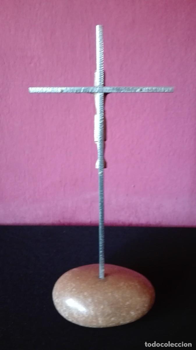 Antig&uuml;edades: CRUCIFIJO SOBRE PIEDRA - Foto 3