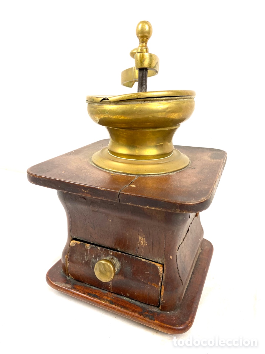 Antig&uuml;edades: GRAN MOLINILLO DE CAFE DE MADERA Y BRONCE- 33 CM - 1900-20