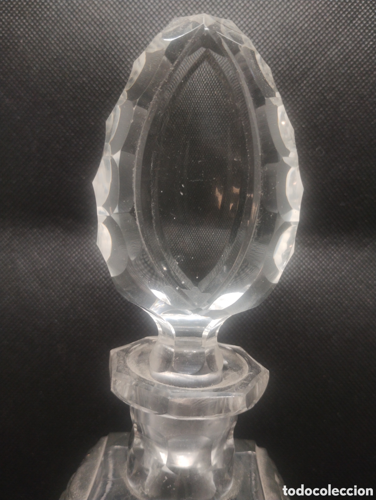 Antig&uuml;edades: Botella de licor en cristal tallado estilo Deco - Foto 2