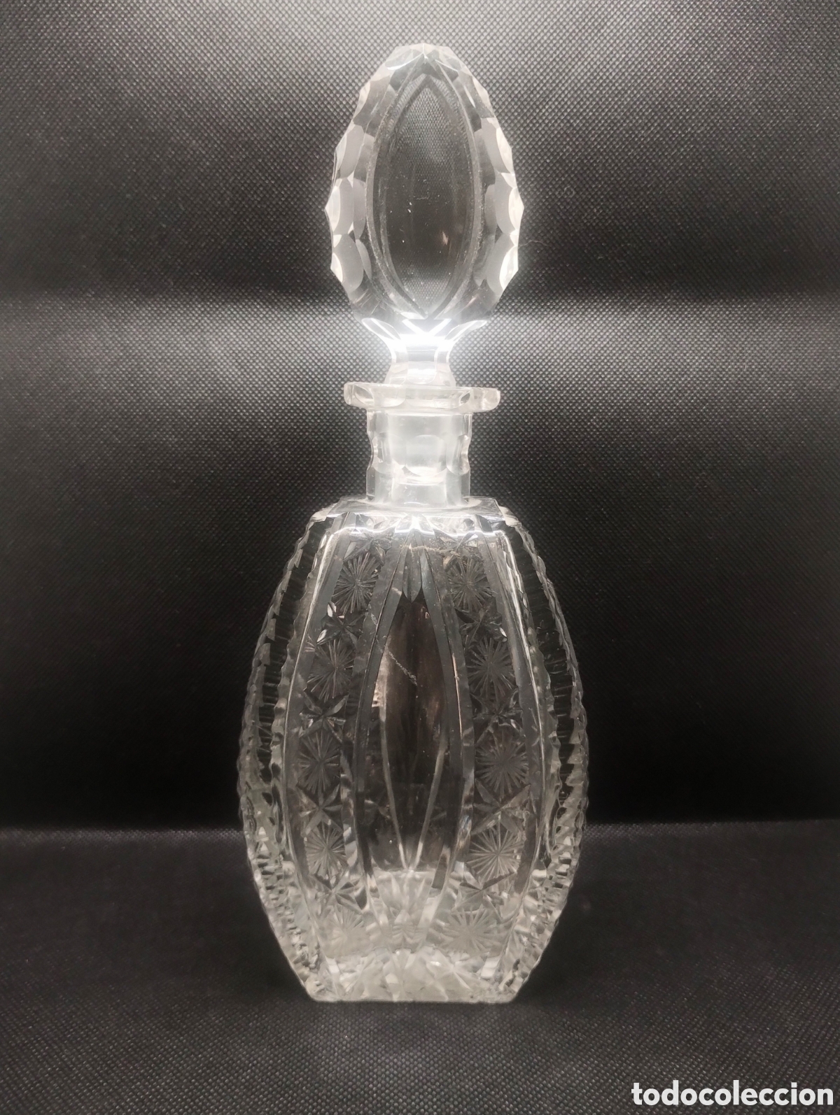 Antig&uuml;edades: Botella de licor en cristal tallado estilo Deco - Foto 1