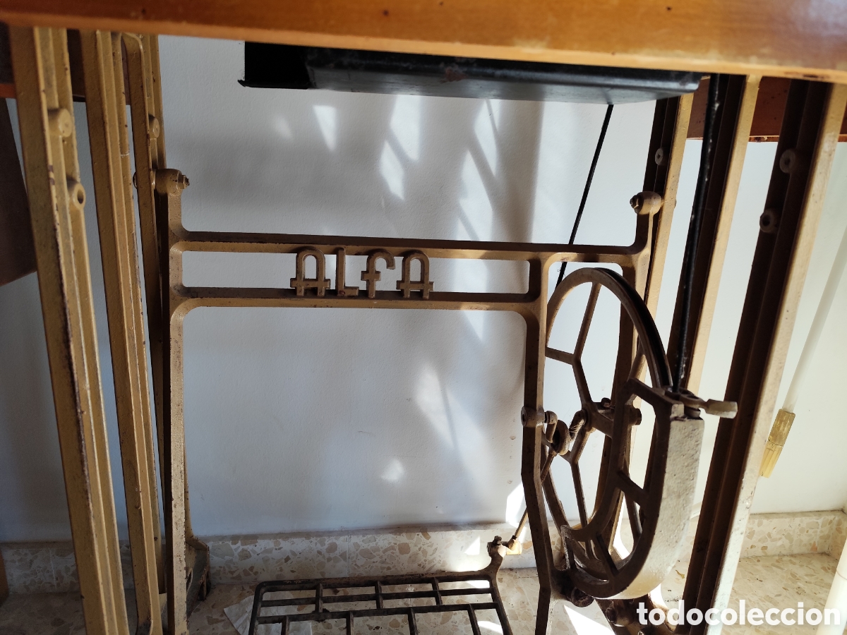 Antig&uuml;edades: M&aacute;quina de coser Alfa - Foto 3