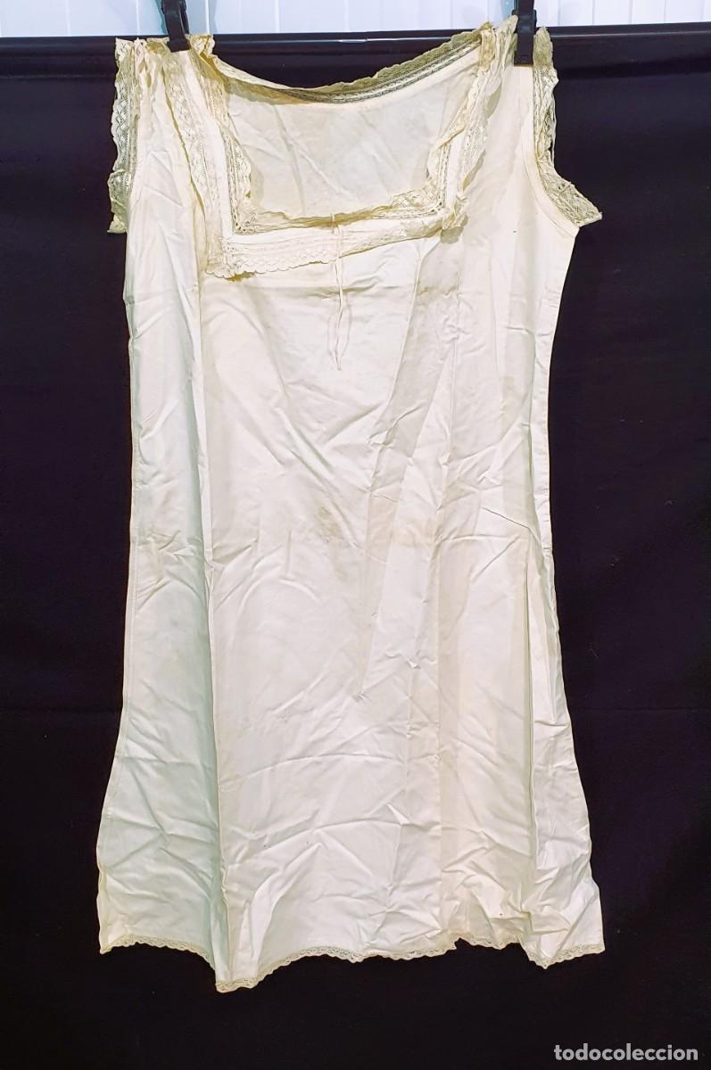 Antig&uuml;edades: -Antiguo camis&oacute;n con puntilla - Foto 1