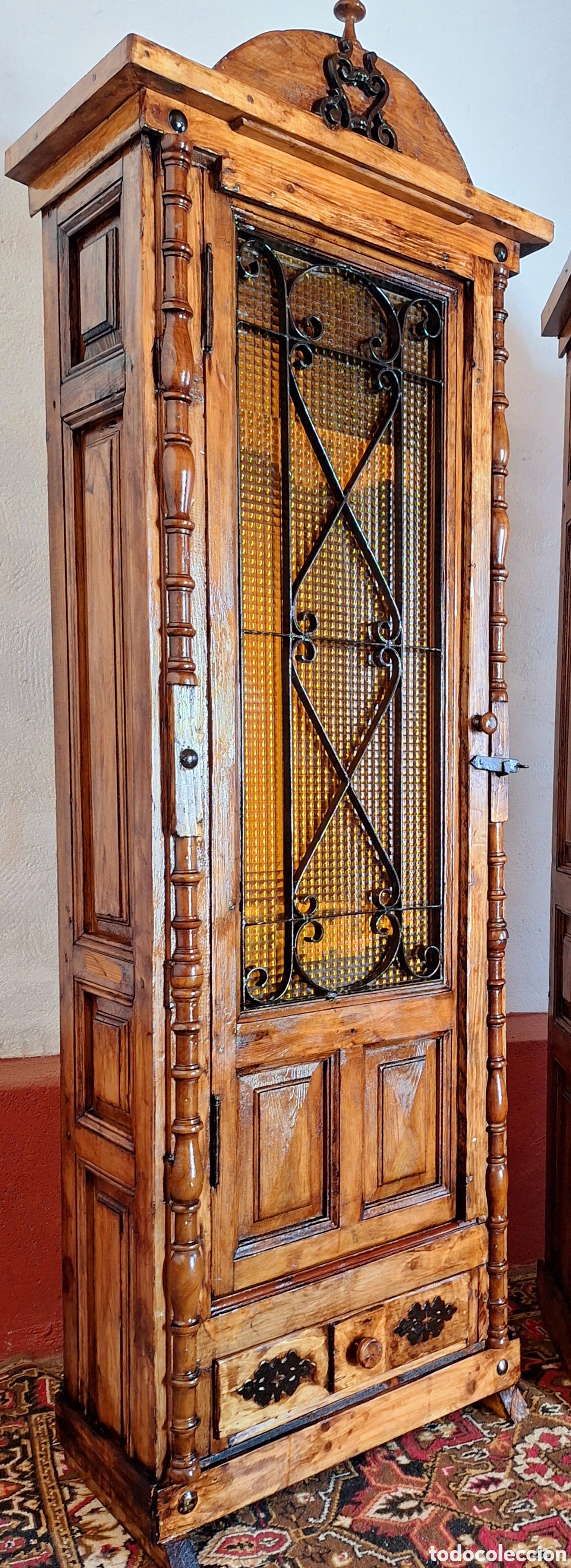 Antig&uuml;edades: Pareja de muebles de madera y forja - Foto 8