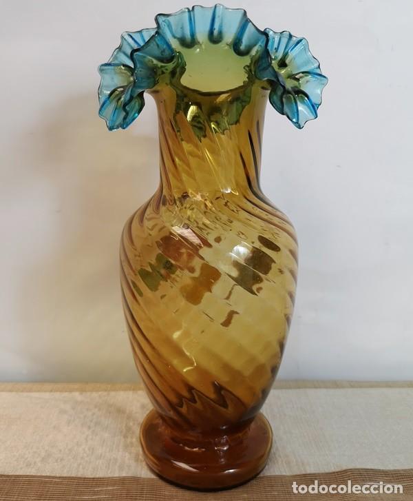 Antig&uuml;edades: Florero Cristal &Aacute;mbar y Azul - Foto 4