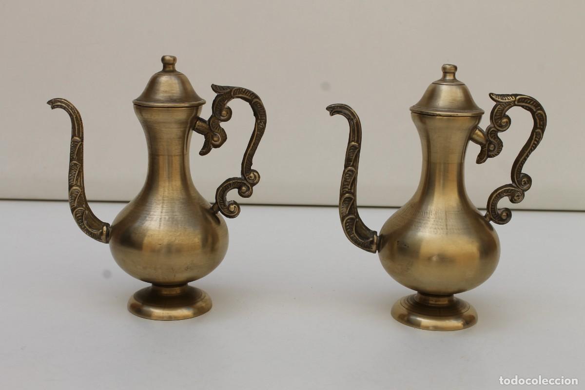 Antig&uuml;edades: PAREJA DE TETERAS DECORATIVAS DE BRONCE - Foto 2