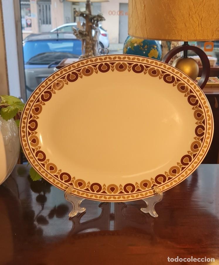 Antig&uuml;edades: Fuente Royal China en marr&oacute;n - Foto 1