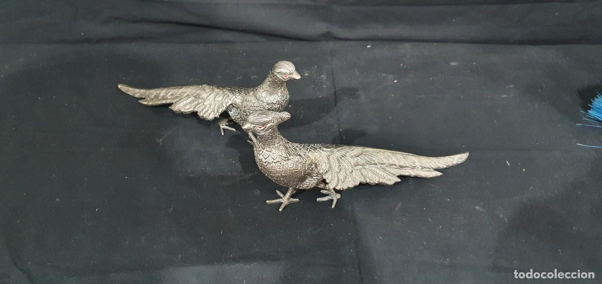 Antig&uuml;edades: -Pareja de faisanes de bronce - Foto 3