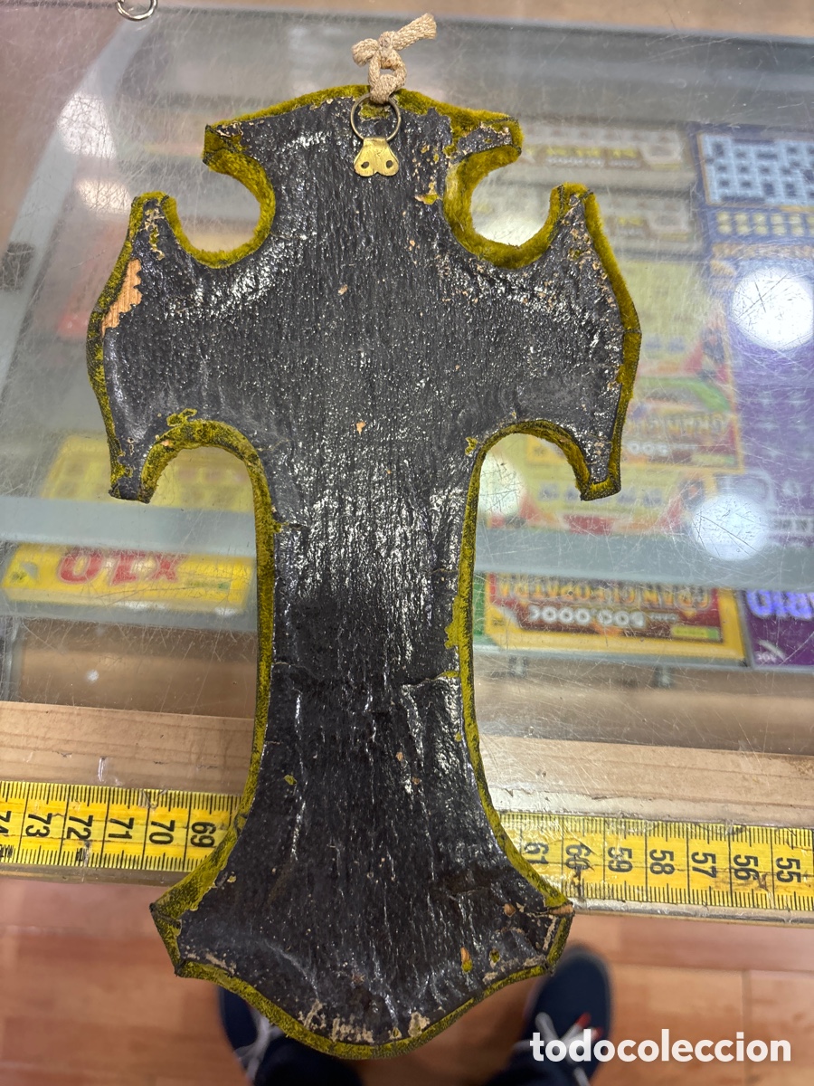 Antig&uuml;edades: Benditera de metal y madera - Foto 2