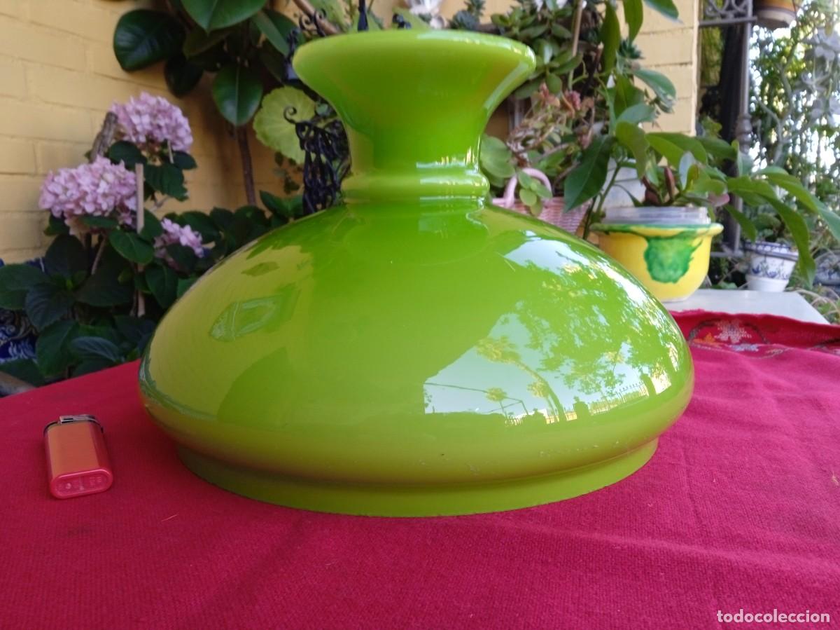 Antig&uuml;edades: Tulipa antigua de opalina verde y blanca - Foto 3