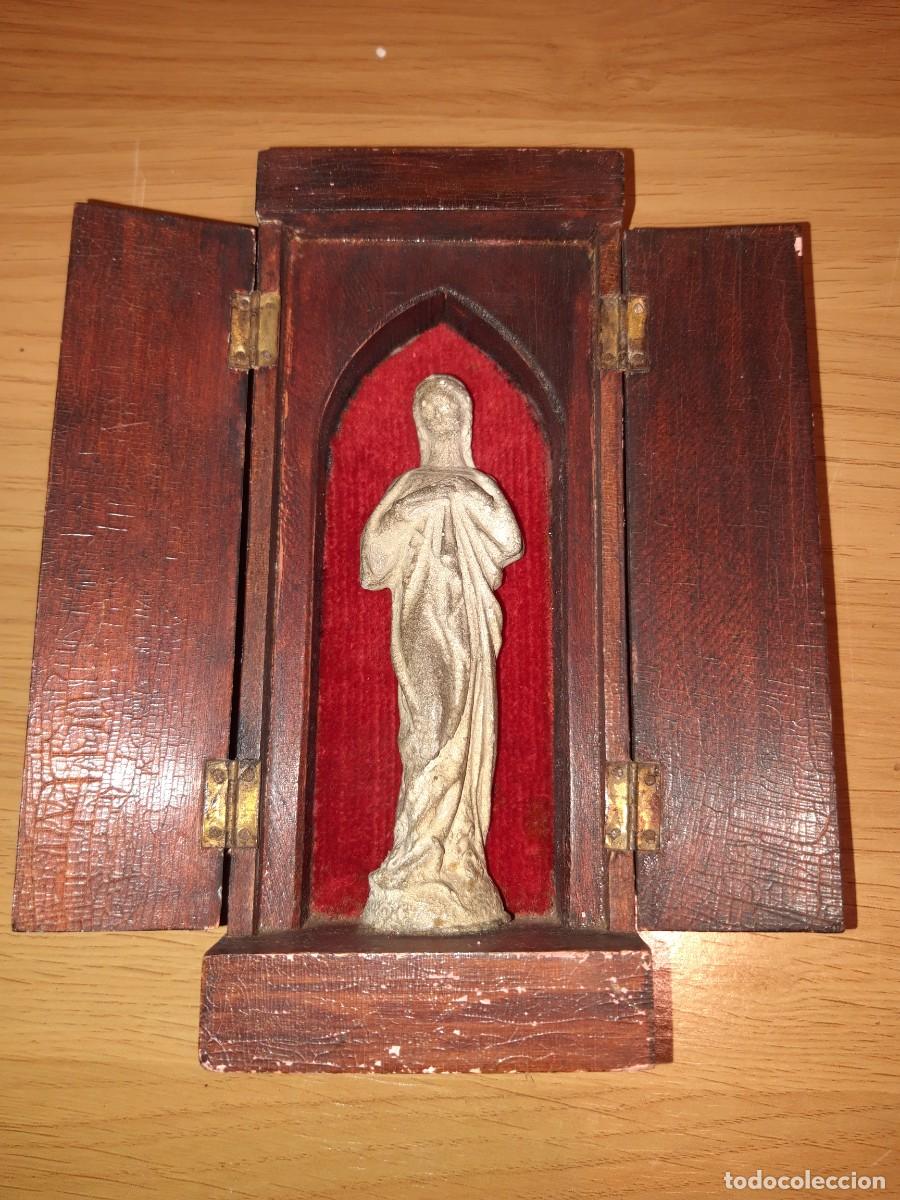 Antig&uuml;edades: CAPILLA DE MADERA CON LA VIRGEN - Foto 1