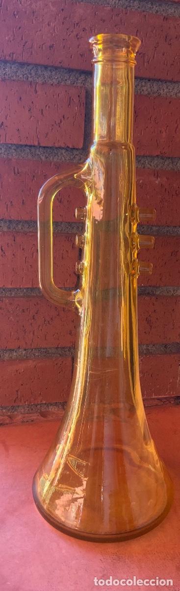 Antig&uuml;edades: Botella de cristal amarillo con forma de trompeta. - Foto 4