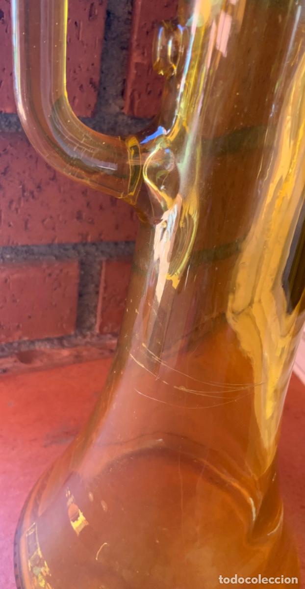 Antig&uuml;edades: Botella de cristal amarillo con forma de trompeta. - Foto 5