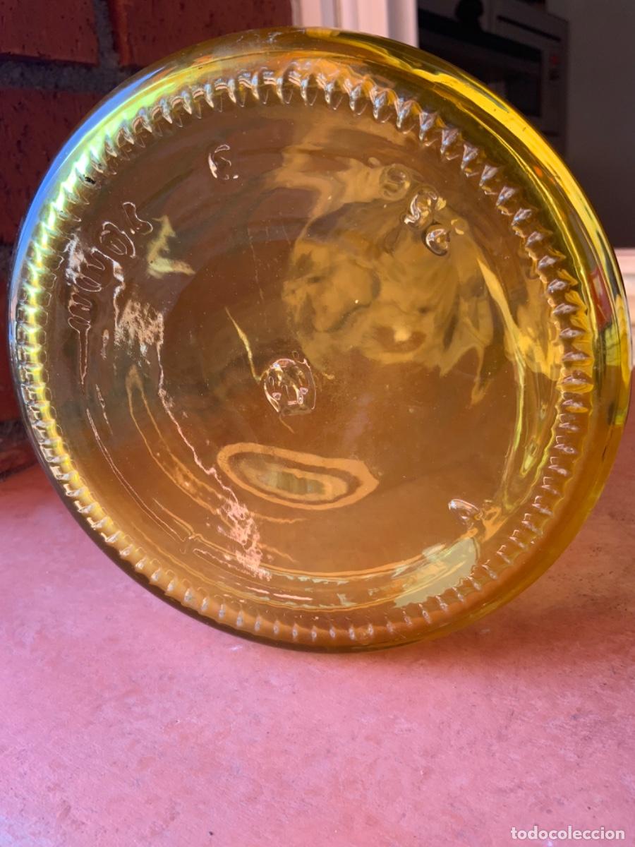 Antig&uuml;edades: Botella de cristal amarillo con forma de trompeta. - Foto 8