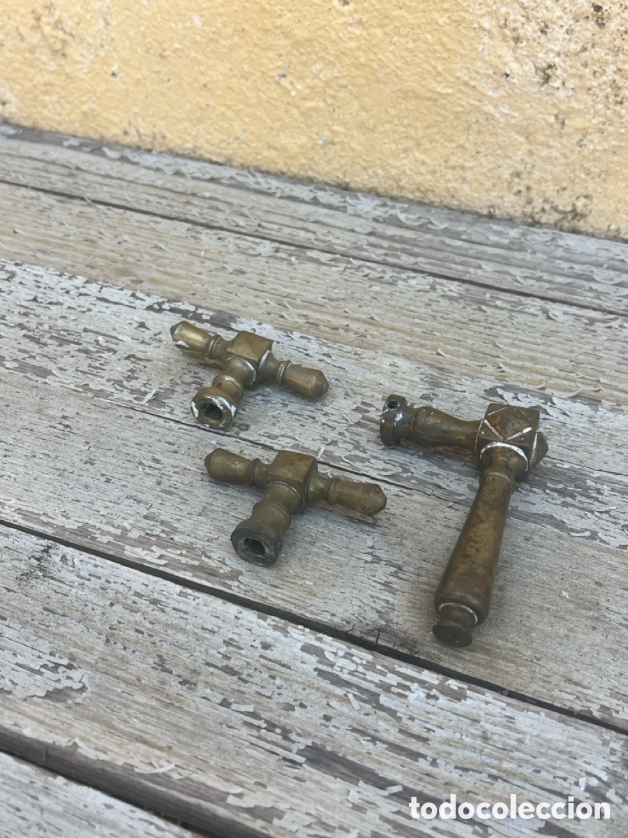 Antig&uuml;edades: Juego de pomos antiguos de bronce. - Foto 13