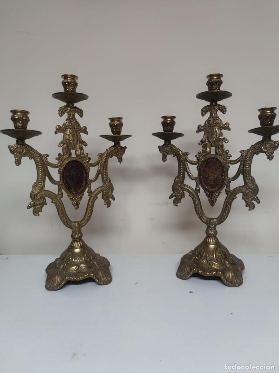 Antig&uuml;edades: PAREJA DE CANDELABROS 3 LUCES BRONCE - Foto 1
