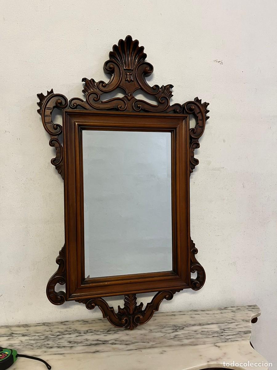 Antig&uuml;edades: Espejo tallado en madera con cristal biselado. - Foto 1