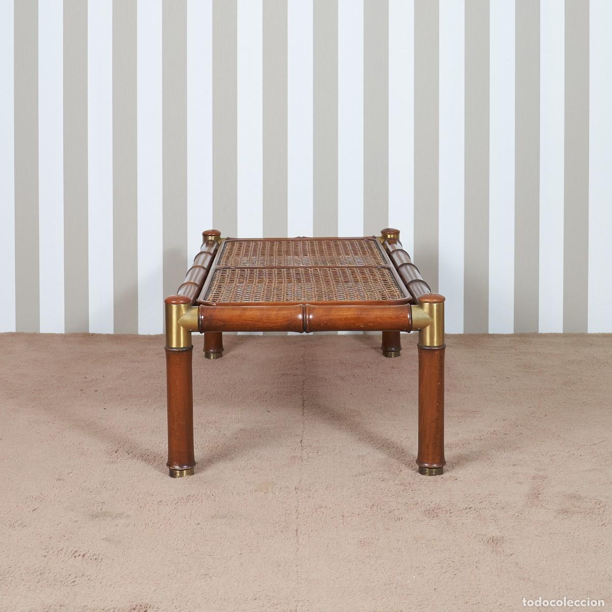 Antig&uuml;edades: Mesa de madera, lat&oacute;n y tapa de rat&aacute;n - Foto 3