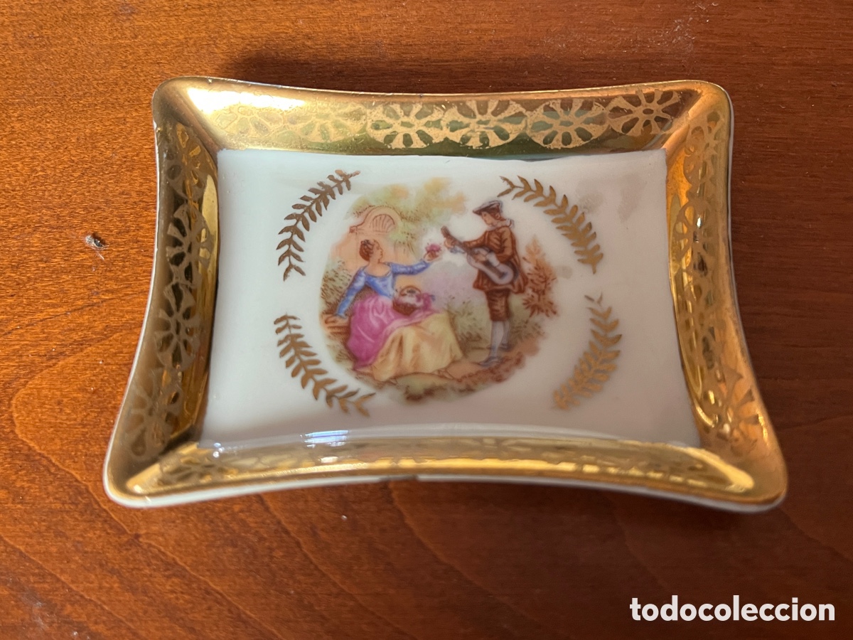 Antig&uuml;edades: Platito de porcelana Limoges de forma rectangular y decoraci&oacute;n en oro. - Foto 1