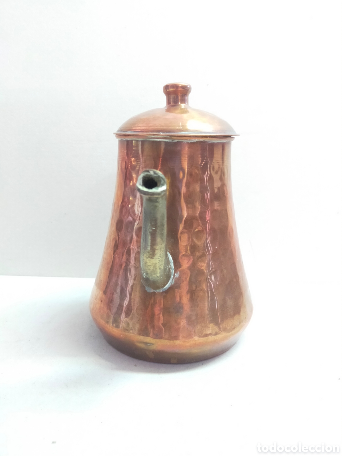 Antig&uuml;edades: CAFETERA DE COBRE Y LATON. 20 CM. - Foto 2