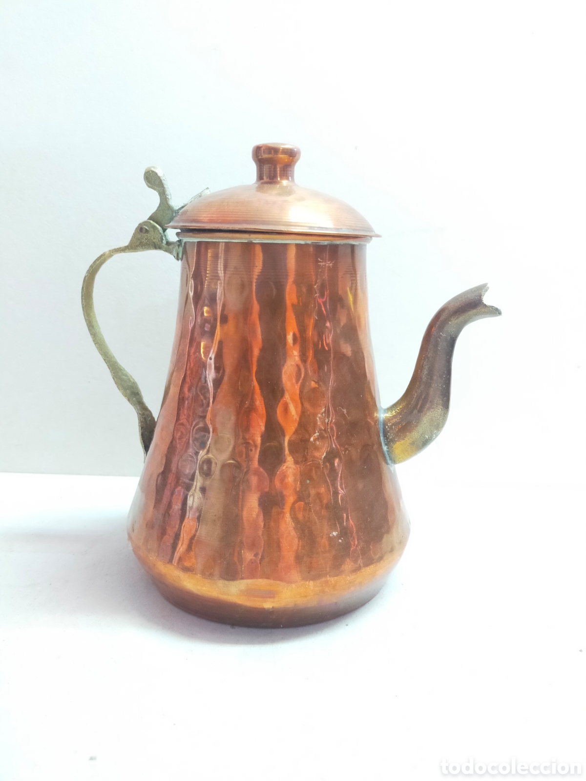 Antig&uuml;edades: CAFETERA DE COBRE Y LATON. 20 CM. - Foto 3