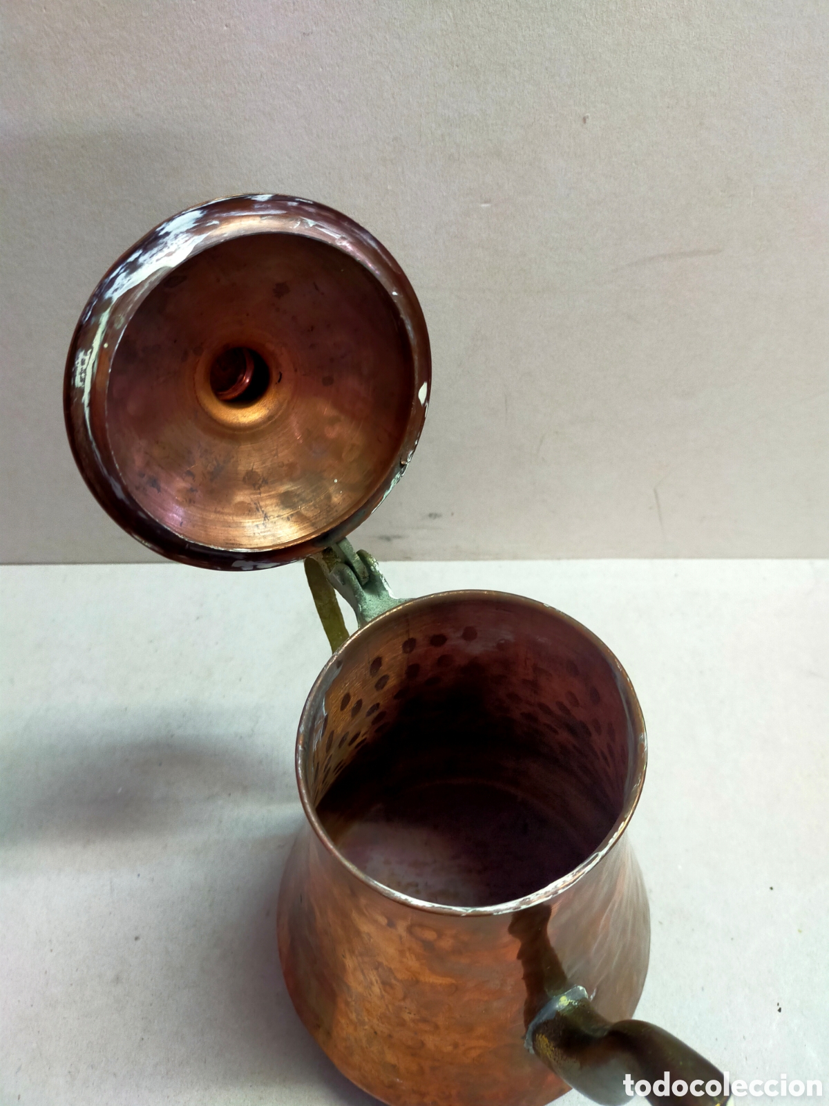 Antig&uuml;edades: CAFETERA DE COBRE Y LATON. 20 CM. - Foto 10