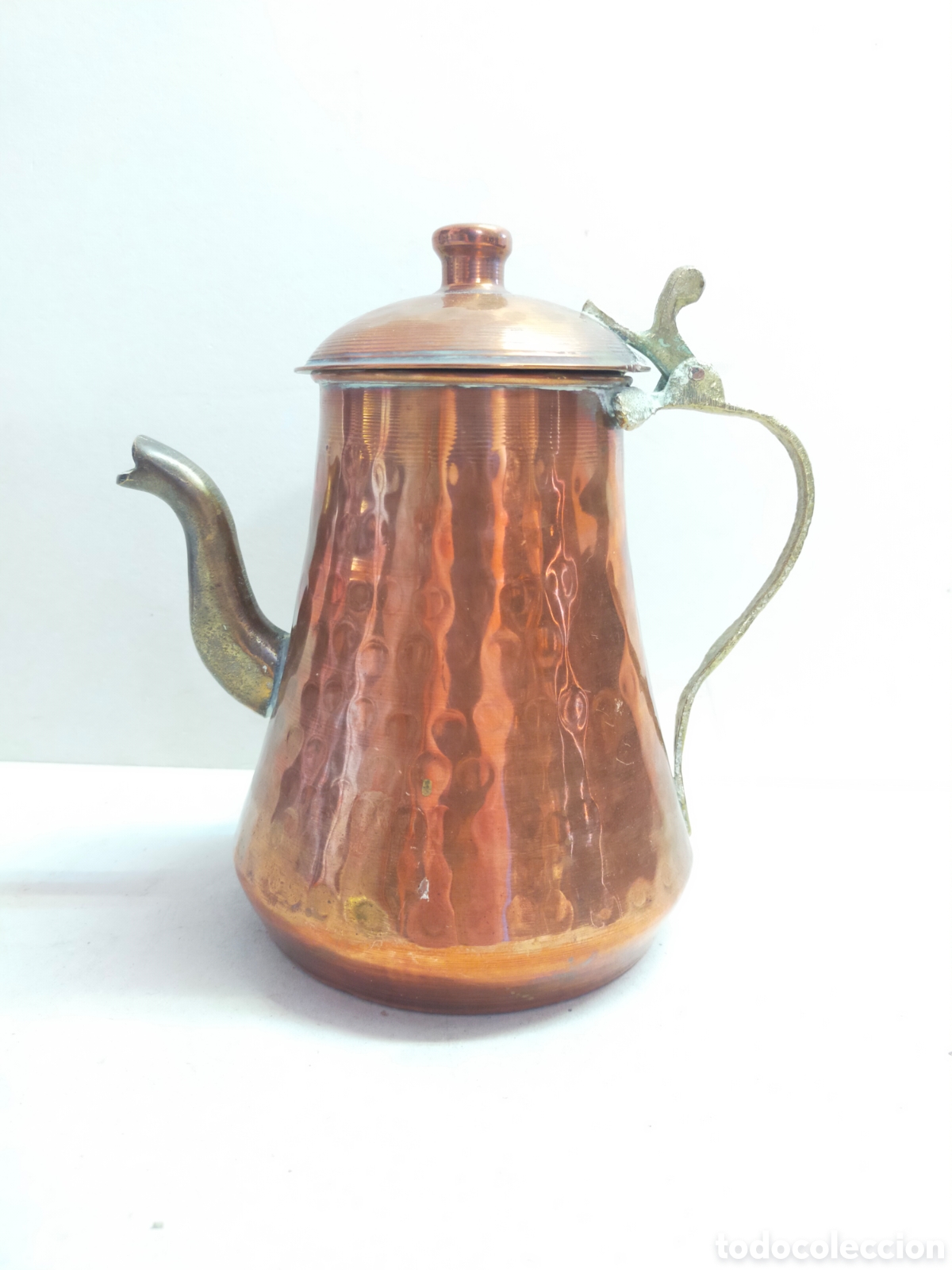 Antig&uuml;edades: CAFETERA DE COBRE Y LATON. 20 CM. - Foto 1