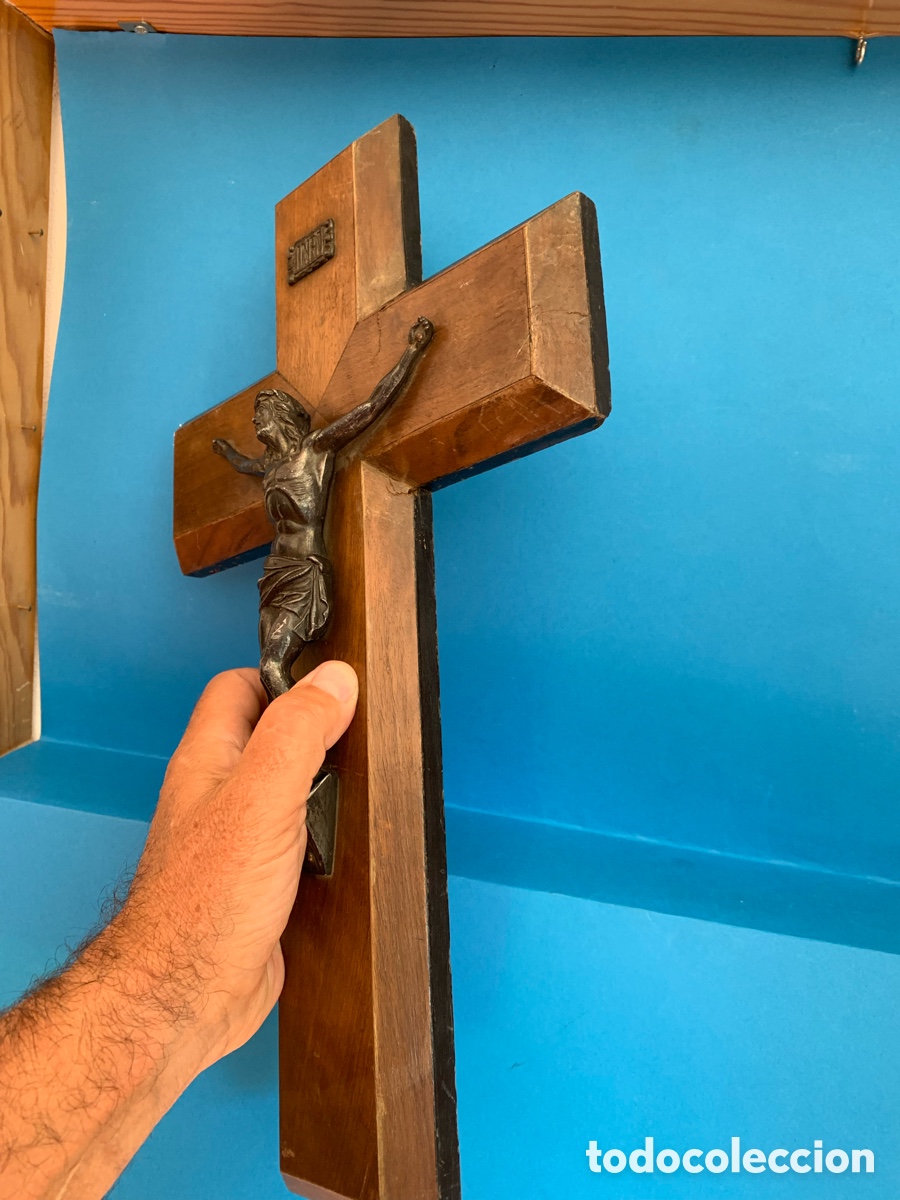 Antig&uuml;edades: Crucifijo antiguo de madera y bronce - Foto 2