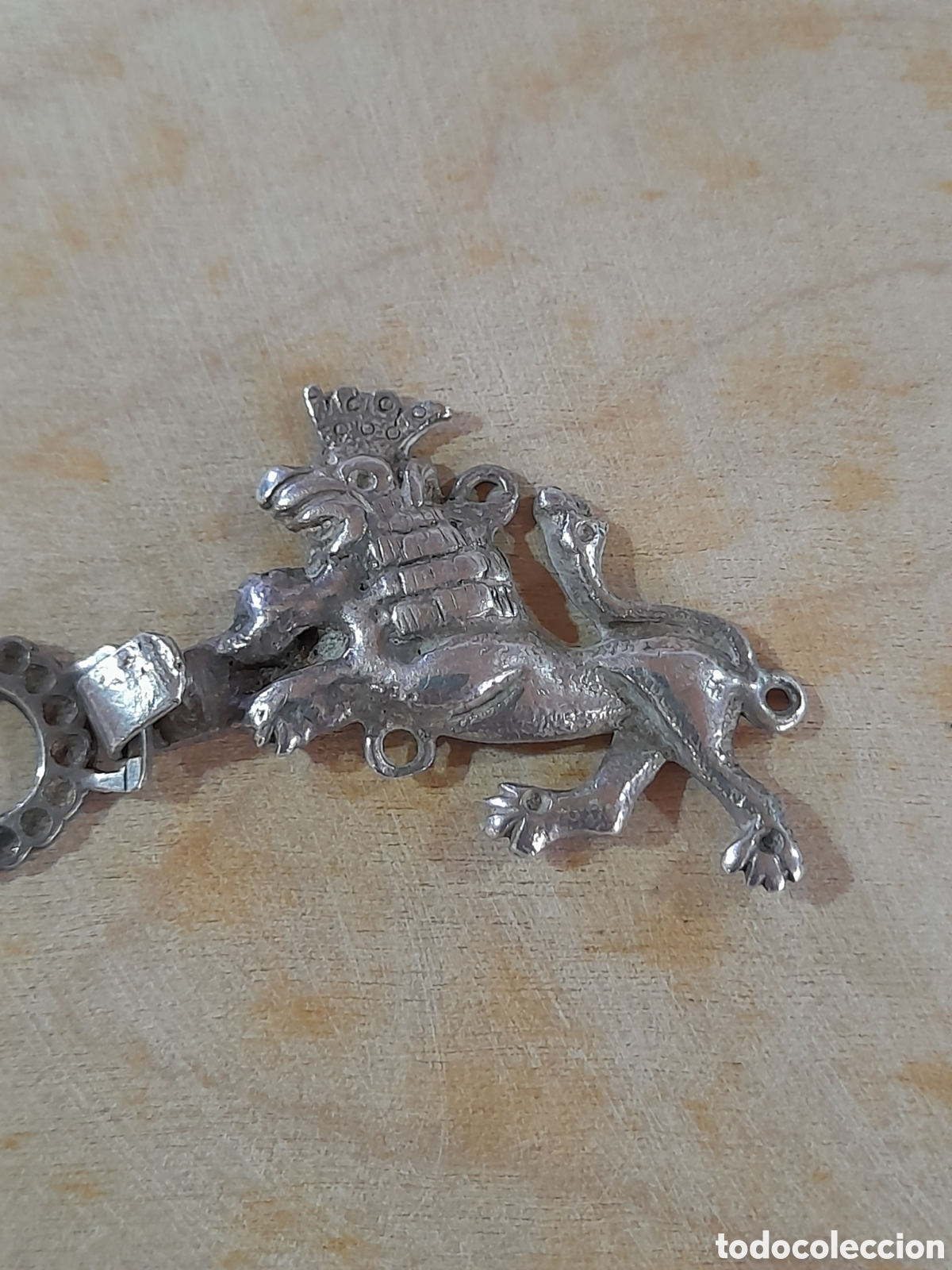 Antig&uuml;edades: Cierre capa con leones, de plata - Foto 4