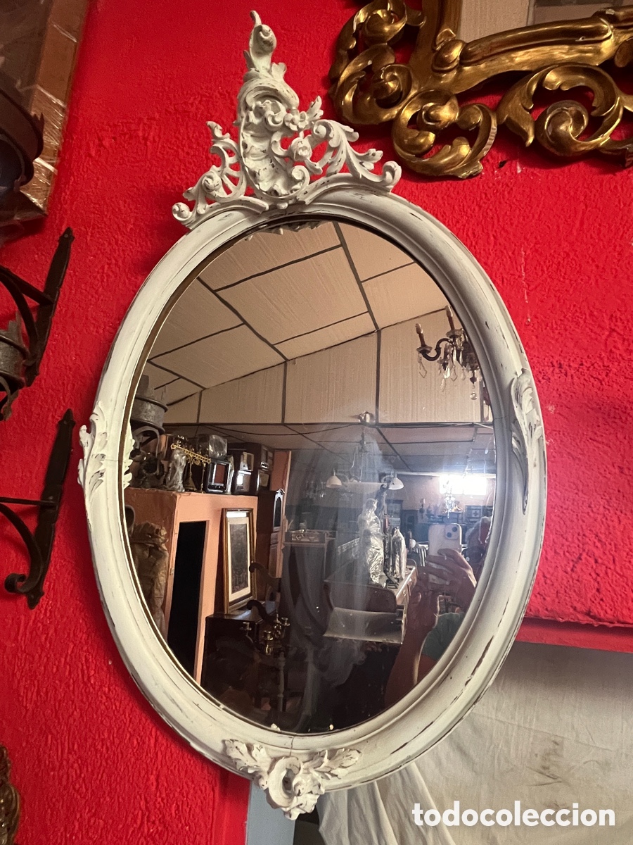 Antig&uuml;edades: W Bonito espejo de madera con copete en blanco. - Foto 2