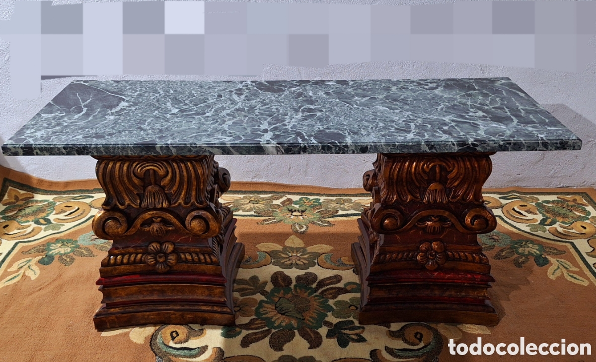 Antig&uuml;edades: Mesa con peanas de madera policromadas y m&aacute;rmol verde