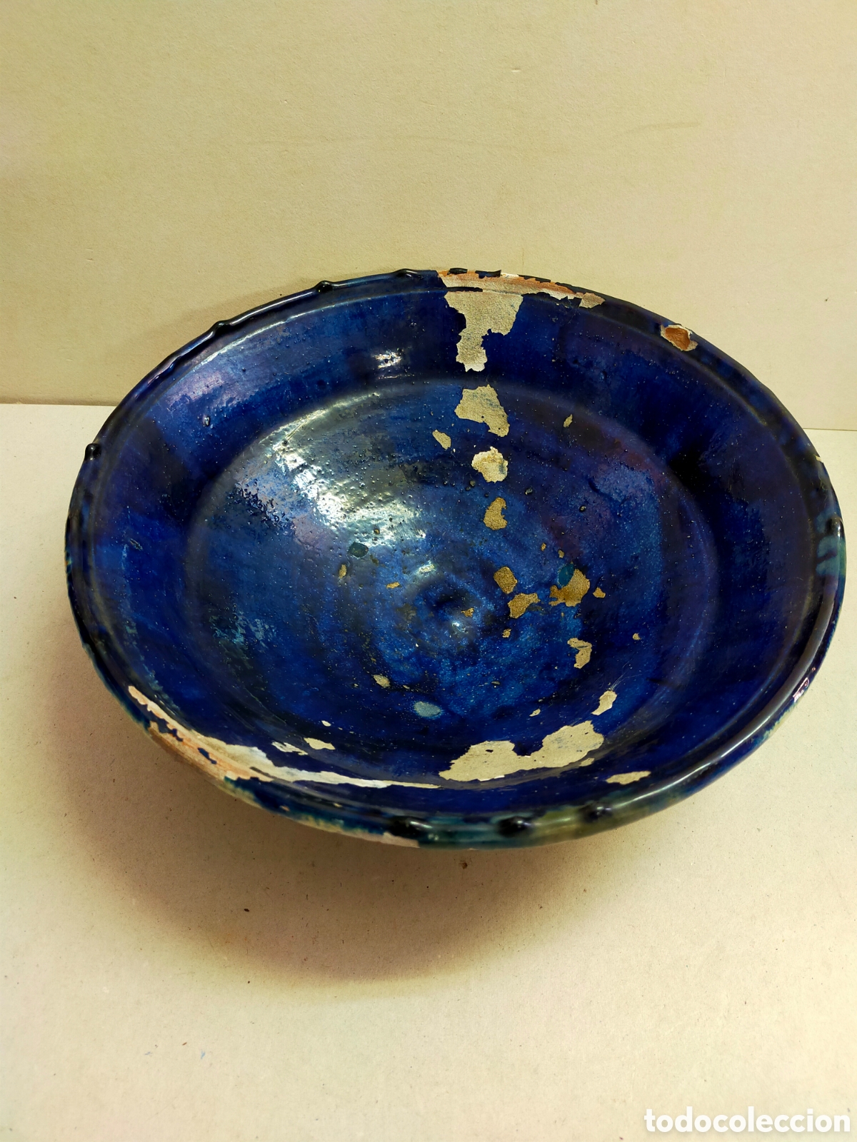 Antig&uuml;edades: LEBRILLO O PLATO HONDO DE CERAMICA ANTIGUA. TONO AZUL. 29 CM.